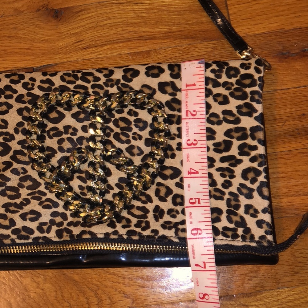 Vintage Betsey Johnson Leopard Crossbody Bag With Gold Chain Heart - Picture 8 of 9